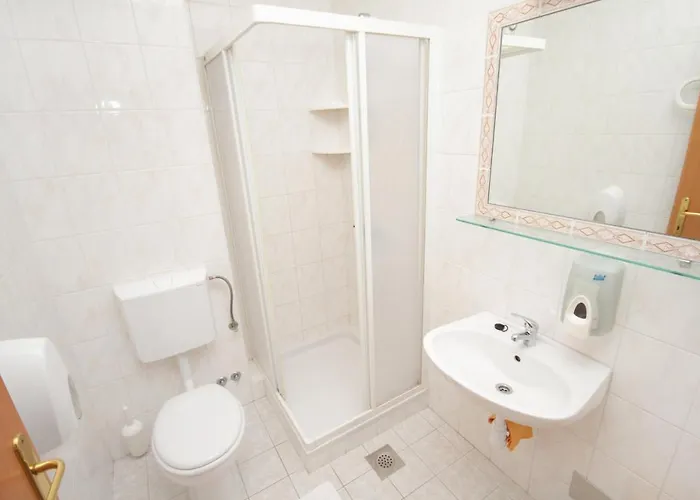 3248f * Виньерац